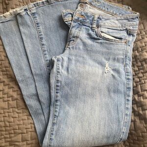 American Eagle. Size 8. Medium Wash.